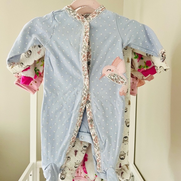 Baby Girl Clothes Lot Newborn 0 - 6 Months Pajama Bodysuit Onesies Footsies - Picture 8 of 16